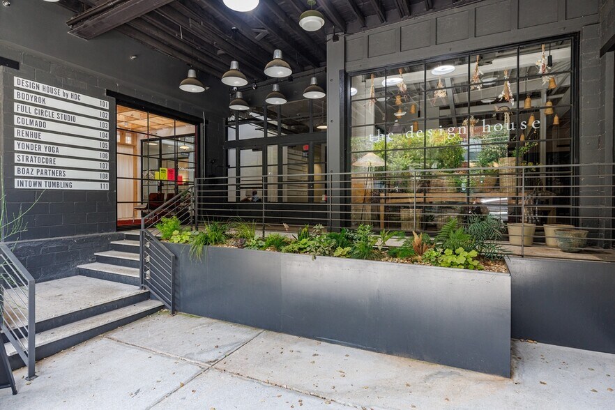 More Photos Of 655 Highland Ave NE, Atlanta Freestanding For Lease
