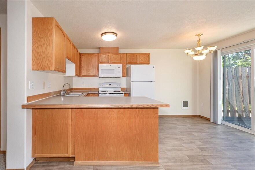 More Photos Of 4038-4048 SE Powell Valley Rd, Gresham Specialty For Sale