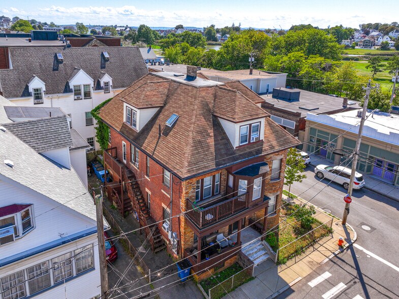 More Photos Of 5 Waveway Ave, Winthrop Apartments For Sale