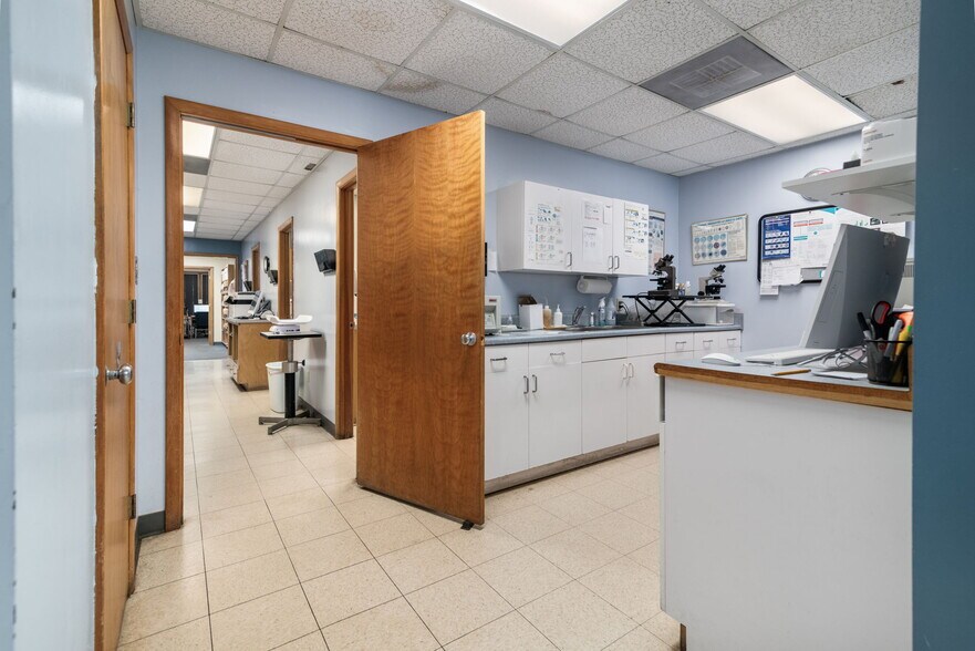 More Photos Of 3431 Waterlick Rd, Lynchburg Veterinarian Kennel For Sale