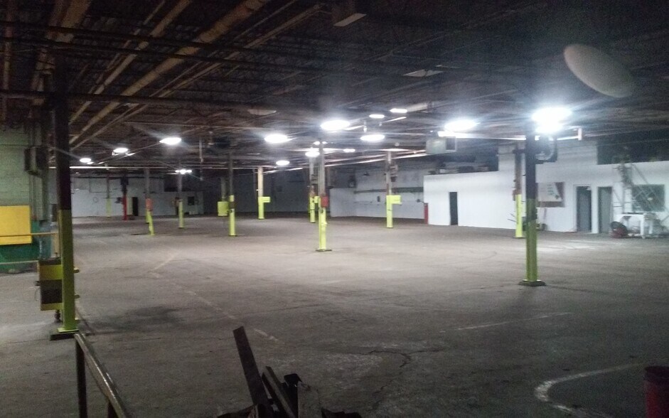More Photos Of 315 W Mill St, Beaver Dam Manufacturing For Lease
