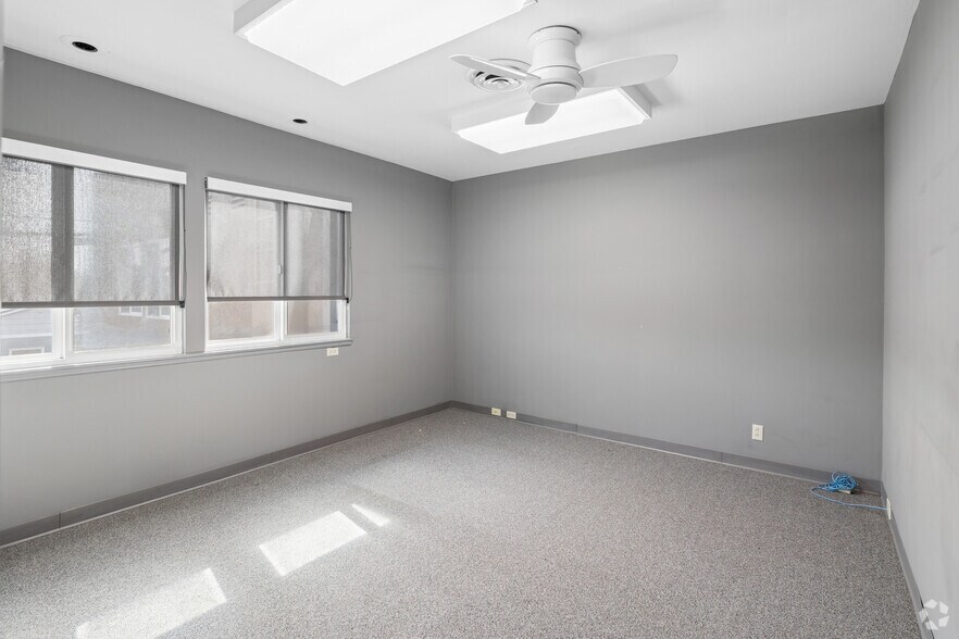 More Photos Of 13822 Beach Blvd, Westminster Office For Sale