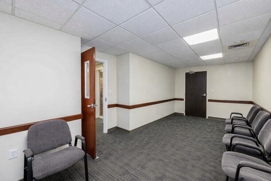 More Photos Of 85 Barnes Rd, Wallingford Medical For Lease