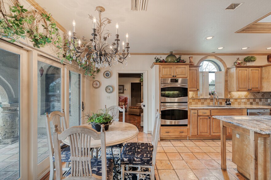 More Photos Of 505 Gilchrist Ln, Del Rio Specialty For Sale