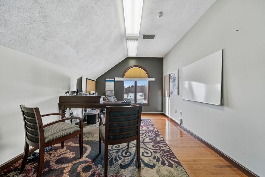 More Photos Of 91 Plaistow Rd, Plaistow Office For Lease