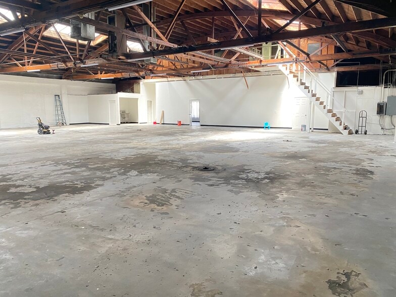 More Photos Of 431 W 10th St, San Bernardino Auto Repair For Sale