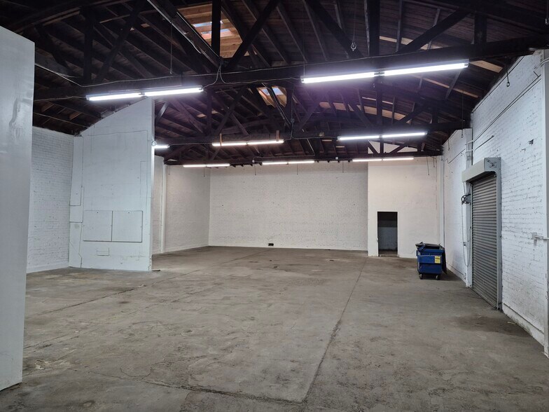 More Photos Of 6080 S Hoover St, Los Angeles Unknown For Lease