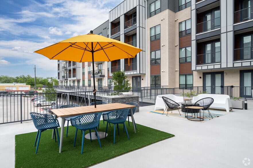 More Photos Of 2832 E Martin Luther King Jr Blvd, Austin Apartments For Lease