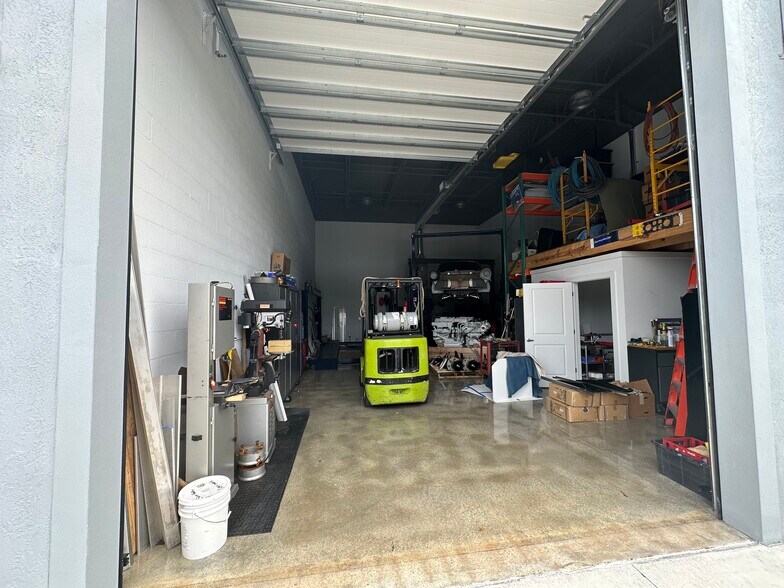 More Photos Of 861 NE Industrial Blvd, Jensen Beach Warehouse For Sale