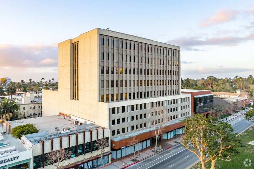 More Photos Of 11980 San Vicente Blvd, Los Angeles Medical For Lease
