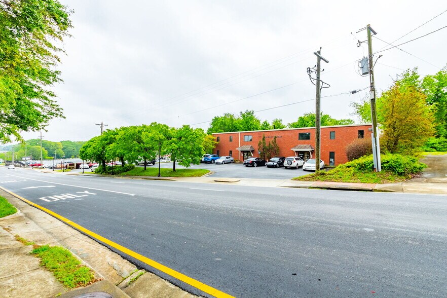 More Photos Of 94 E Crogan St, Lawrenceville Office For Lease