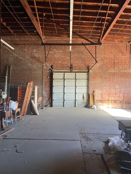 More Photos Of 610 N Washington St, Albany Flex For Sale