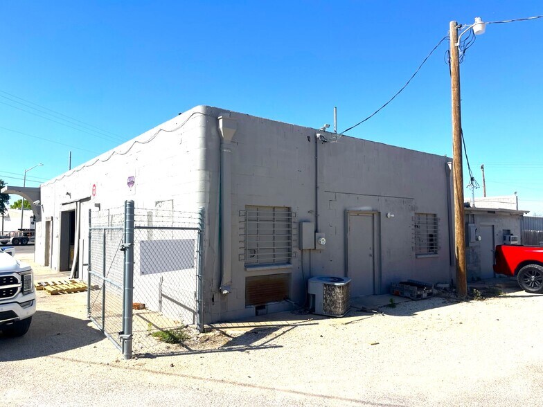 More Photos Of 1810 S Chadbourne St, San Angelo Flex For Sale