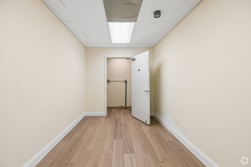 More Photos Of 5991 Anglers Ave, Fort Lauderdale Bank For Lease