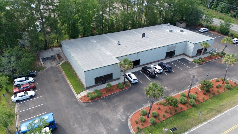 More Photos Of 3208 Mill St, Summerville Showroom For Lease