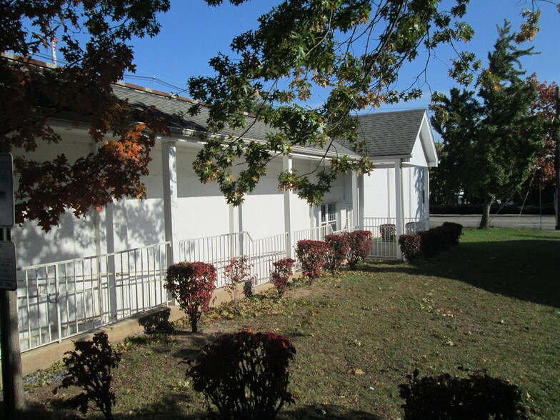 More Photos Of 329 Amboy Ave, Woodbridge Medical For Sale