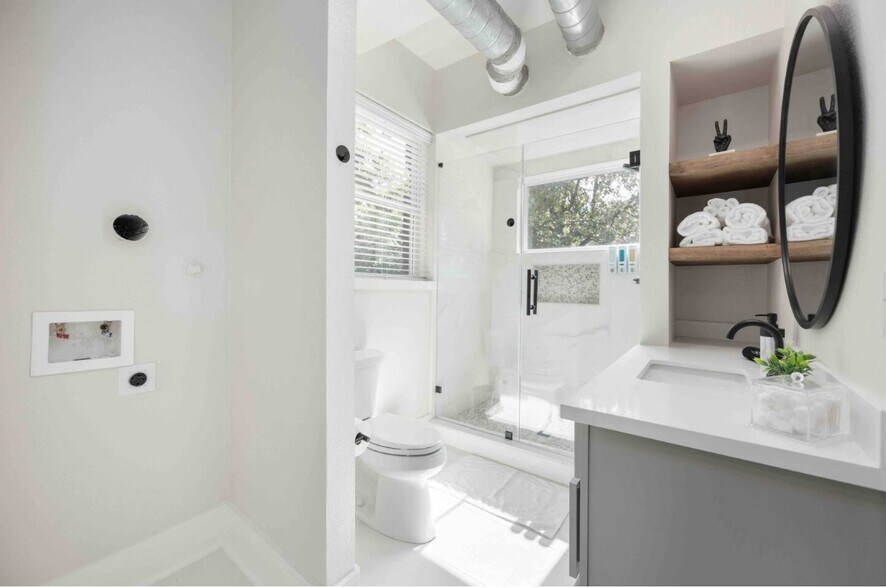 More Photos Of 214 Welch St, Houston Apartments For Sale