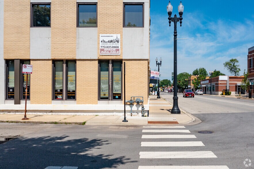 More Photos Of 6650 N Northwest Hwy, Chicago Office For Lease