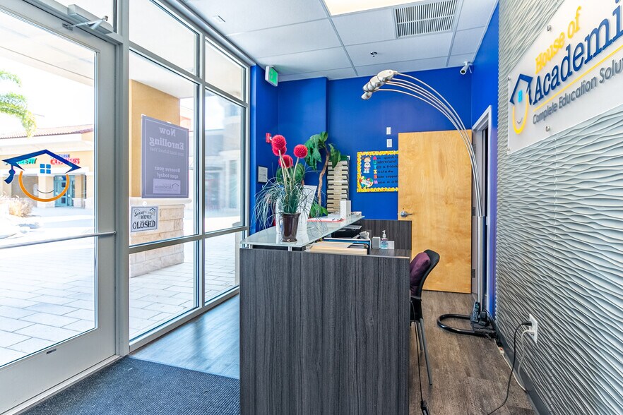 More Photos Of 6506 Old Brick Rd, Windermere General Retail For Lease