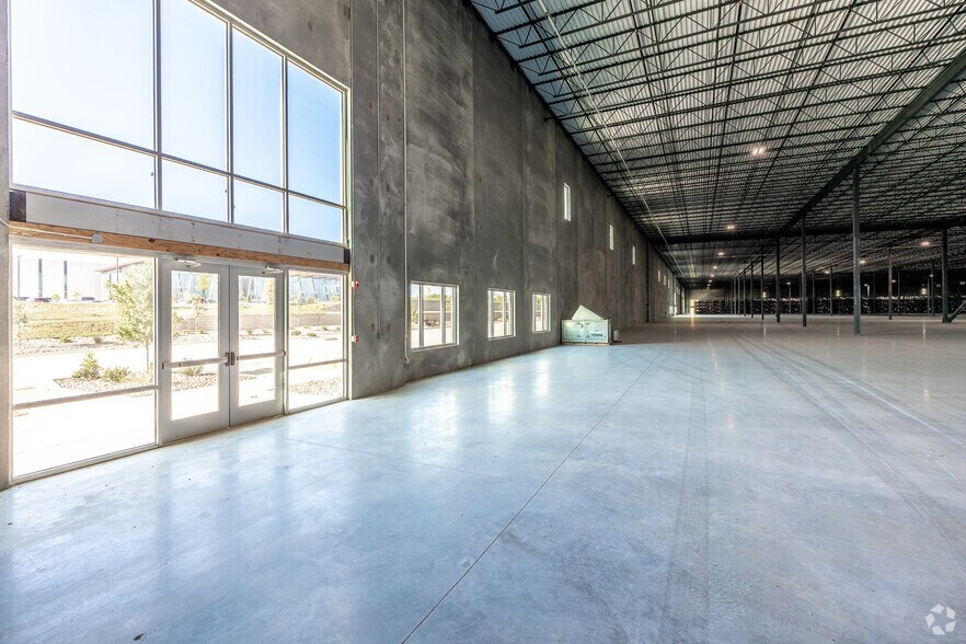 More Photos Of 7400 SE Convenience Blvd, Ankeny Warehouse For Lease
