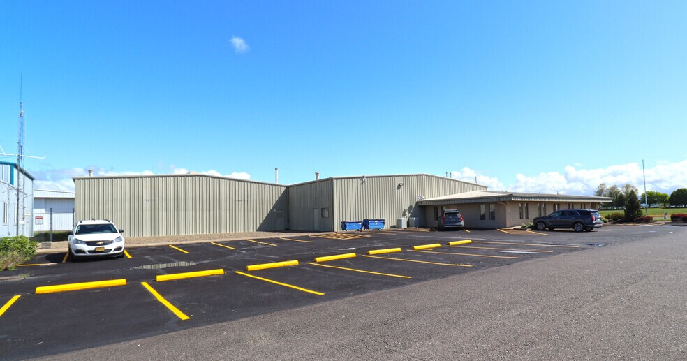 More Photos Of 28717 Grumman Dr, Eugene Airplane Hangar For Lease
