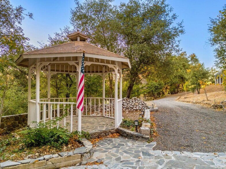 More Photos Of 4700 Highway 78, Julian Specialty For Sale