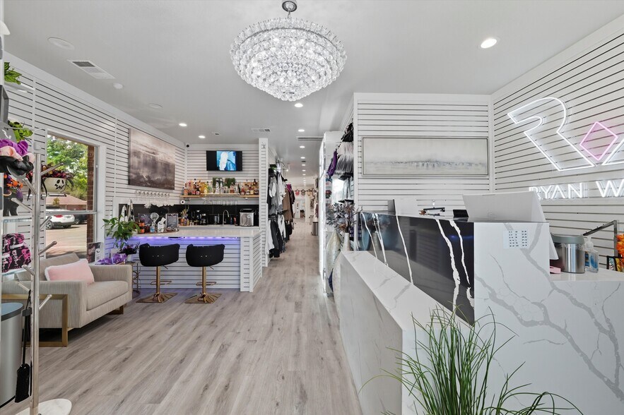 More Photos Of 450 W Harwood Rd, Hurst Freestanding For Sale