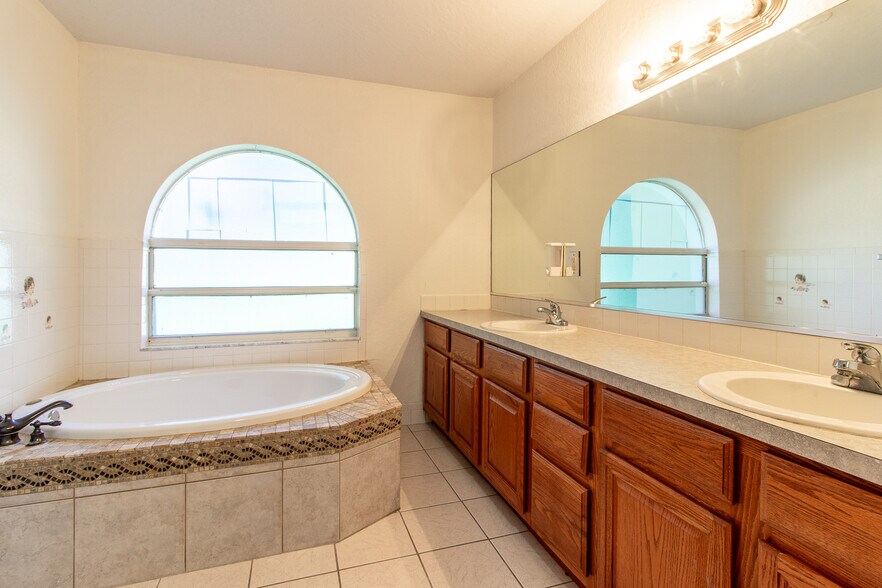 More Photos Of 3255 SE 3rd Ave, Ocala Office Residential For Sale