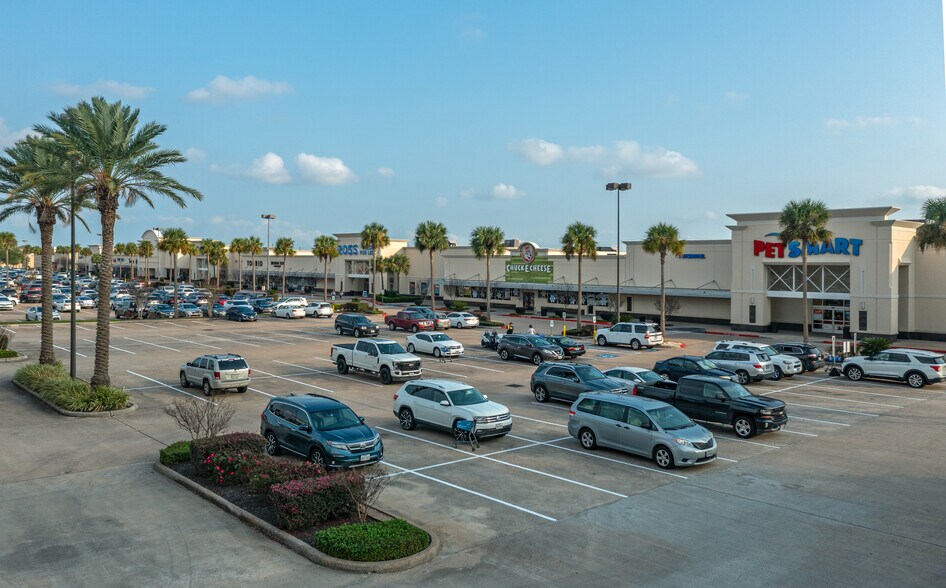 More Photos Of 1501-1549 W Bay Area Blvd, Webster Unknown For Lease