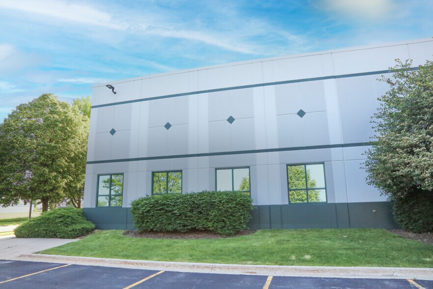 More Photos Of 1400 Crispin Dr, Elgin Warehouse For Lease