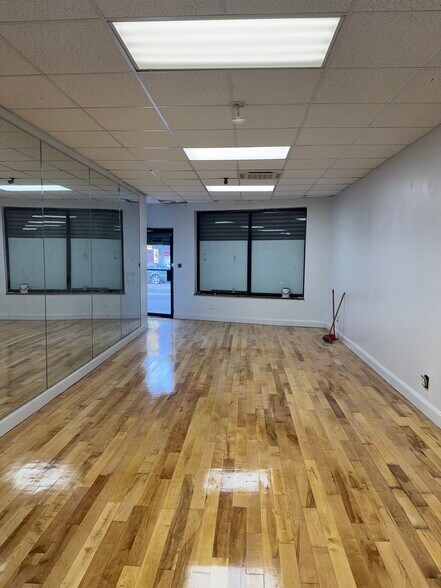 More Photos Of , Saint Albans General Retail For Sale