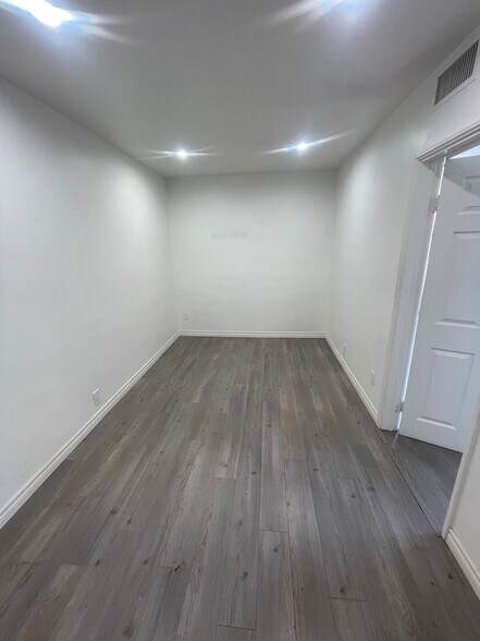 More Photos Of 872 Huntley Dr, West Hollywood General Retail For Lease