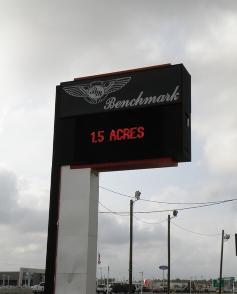 More Photos Of 3101 Gulf Fwy, Dickinson Auto Dealership For Sale