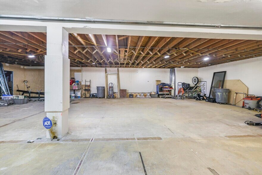 More Photos Of 233 Main Ave E, Twin Falls Storefront For Sale