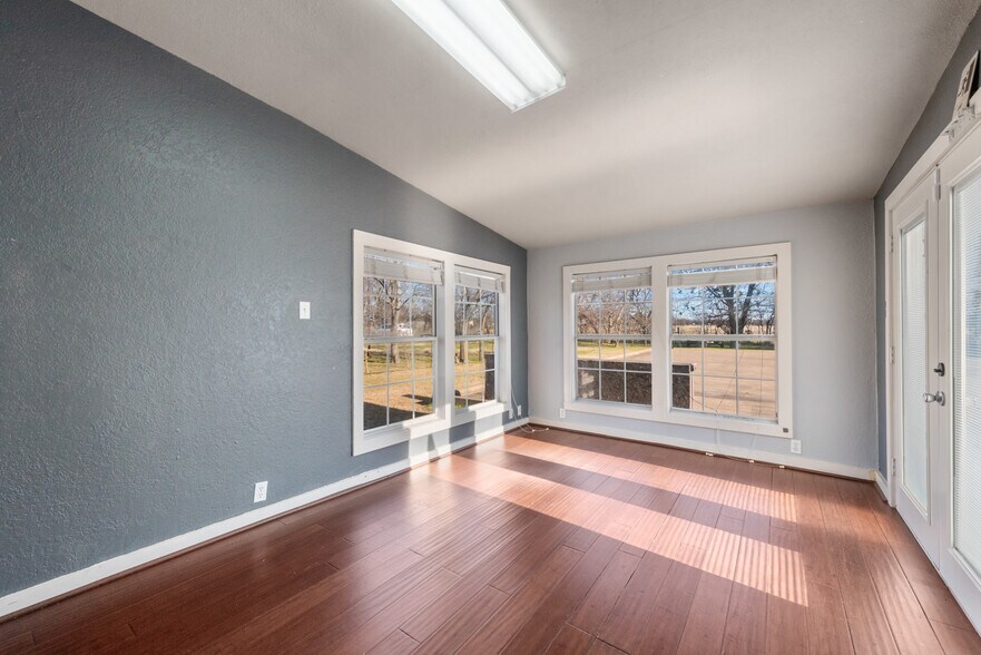 More Photos Of 1271 S State Highway 205, Rockwall Office Residential For Lease