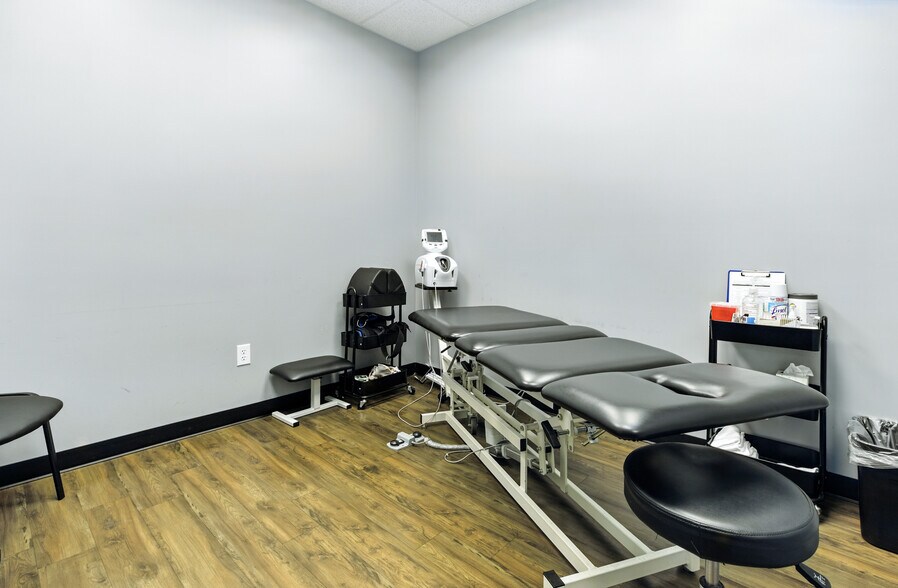 More Photos Of 2221 John Williams Blvd, Bedford Office For Sale