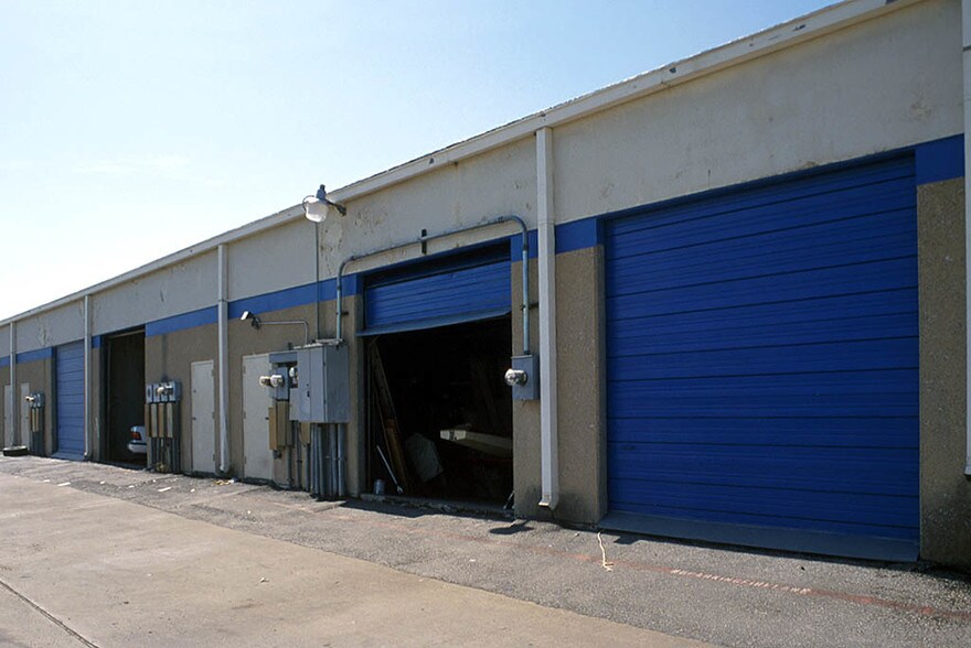 More Photos Of 10660 Wire Way, Dallas Warehouse For Lease