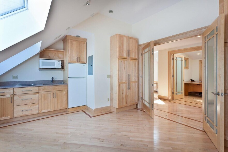 More Photos Of 1330 Post Rd E, Westport Storefront For Lease