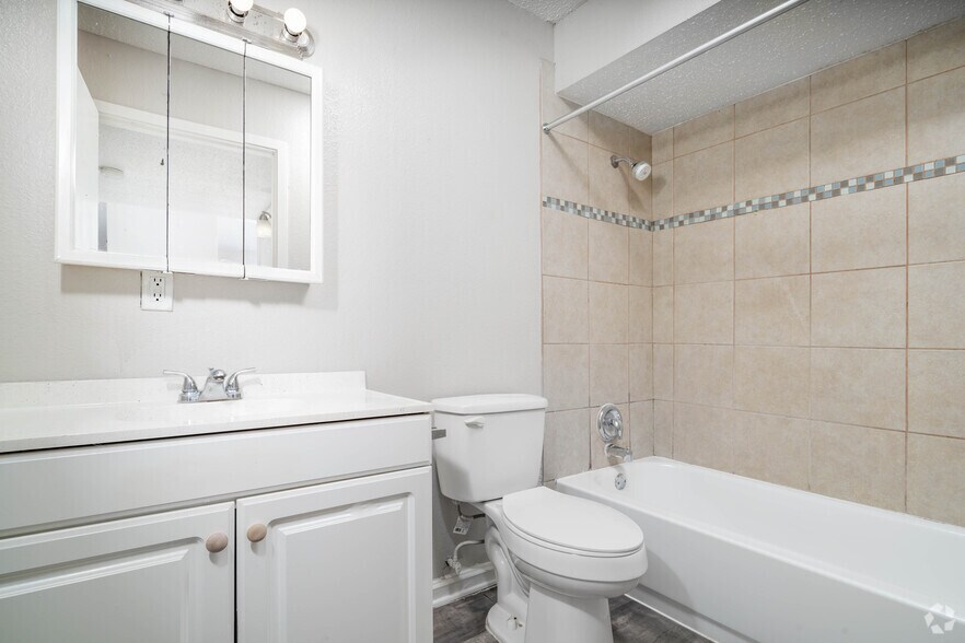 More Photos Of 3102 Hillcrest Dr, San Antonio Multifamily For Sale