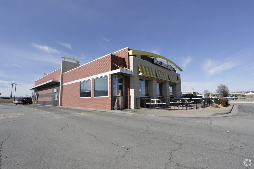 More Photos Of 2007-2061 N Commercial St, Harrisonville Unknown For Lease