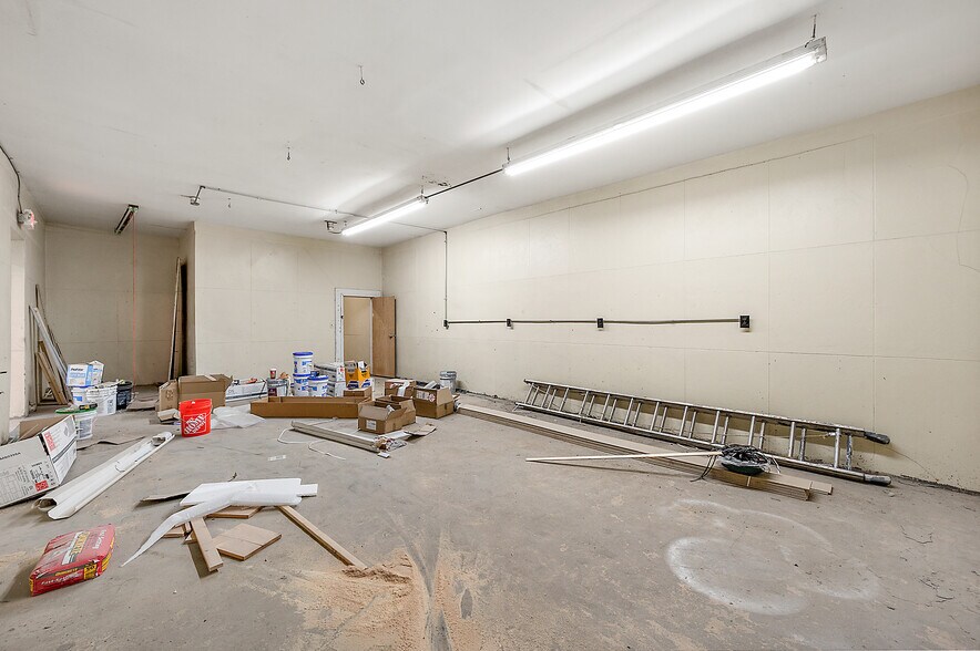 More Photos Of 20934 Van Dyke Ave, Warren Storefront Retail Residential For Lease