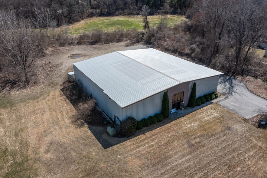 Primary Photo Of 30 Crabtree Ln, Woodstock Manufacturing For Sale