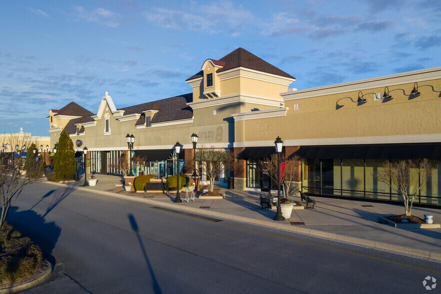 More Photos Of 5000-5084 Pinnacle Sq, Birmingham Storefront For Lease