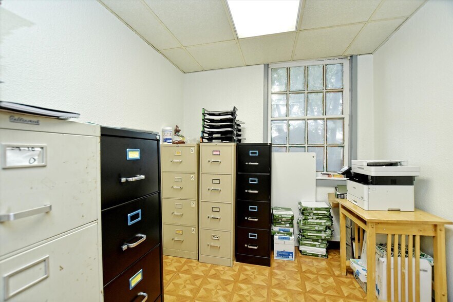 More Photos Of 600 Forest St, Georgetown Office For Sale