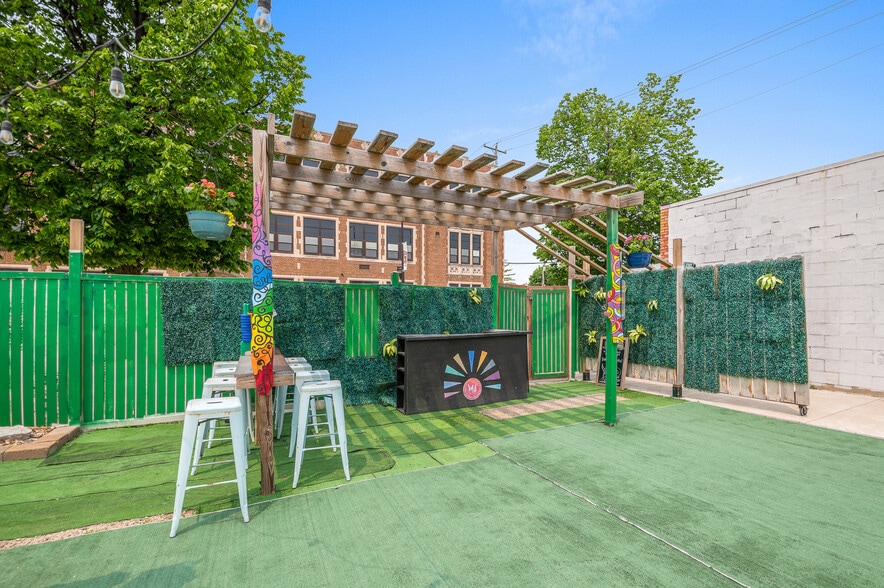 More Photos Of 201 S Broadway, Green Bay Restaurant For Sale