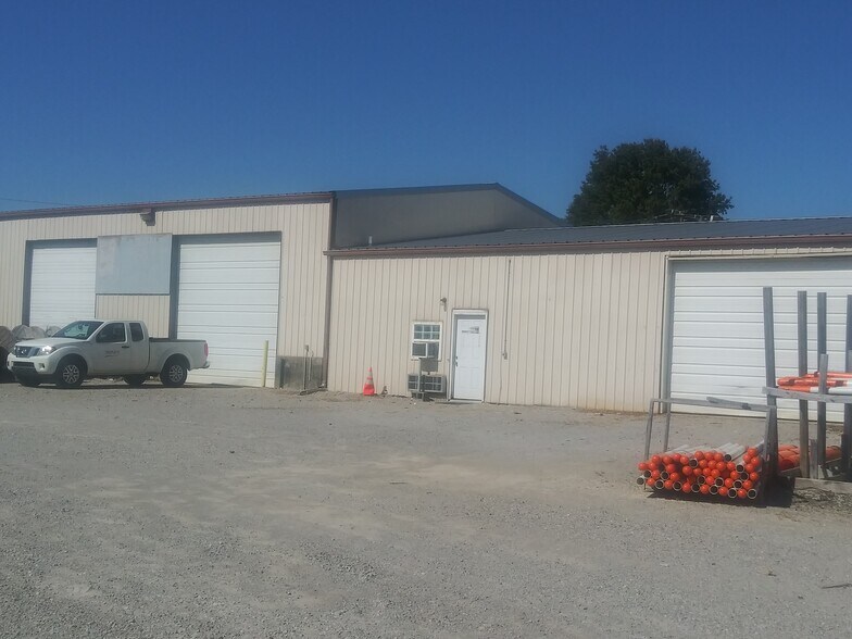 More Photos Of 2688 Highway 90, Bronston Industrial For Lease