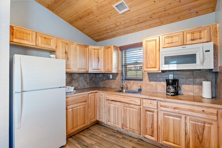 More Photos Of 2 County Road 2141 rd, Alpine Hotel For Sale