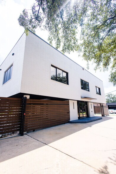 More Photos Of 8225 Westglen Dr, Houston Office For Sale