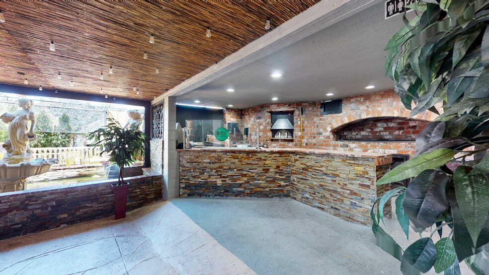 More Photos Of 6500 Foothill Blvd, Tujunga Restaurant For Sale