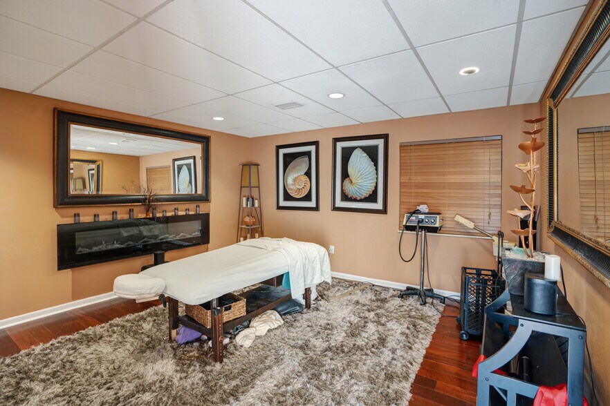 More Photos Of 2831 Ringling Blvd, Sarasota Office For Sale